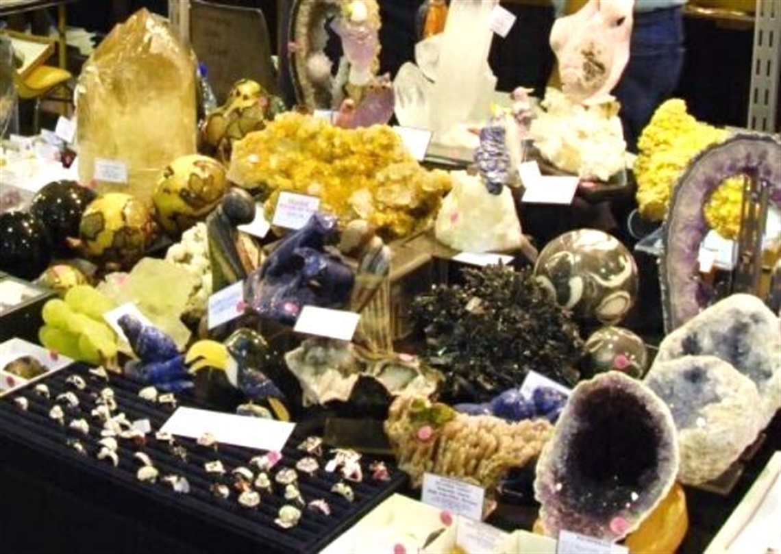 Gems and rocks on a table at Lismore Gemfest.