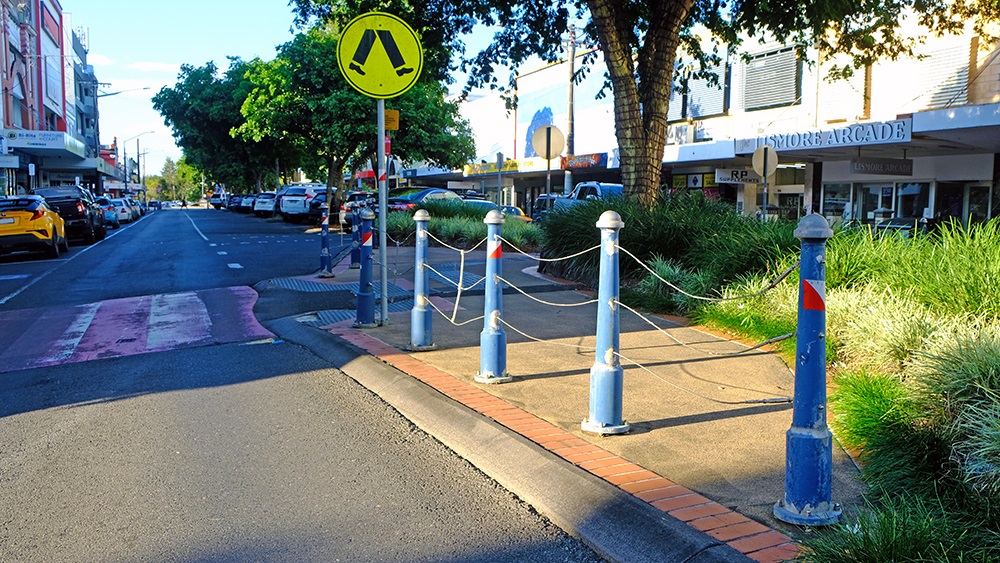 20250430_FRP_CASE_Urban-Furniture_replacement-bollards2.jpg