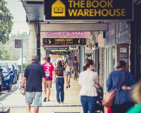 Busy CBD people shopping 