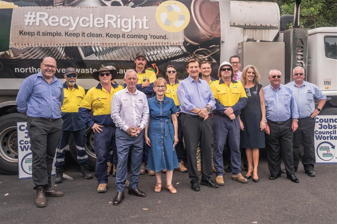 Mayor Steve Krieg, Minister Hoenig and Janelle Saffin with waste collection drivers in front of a collection truck