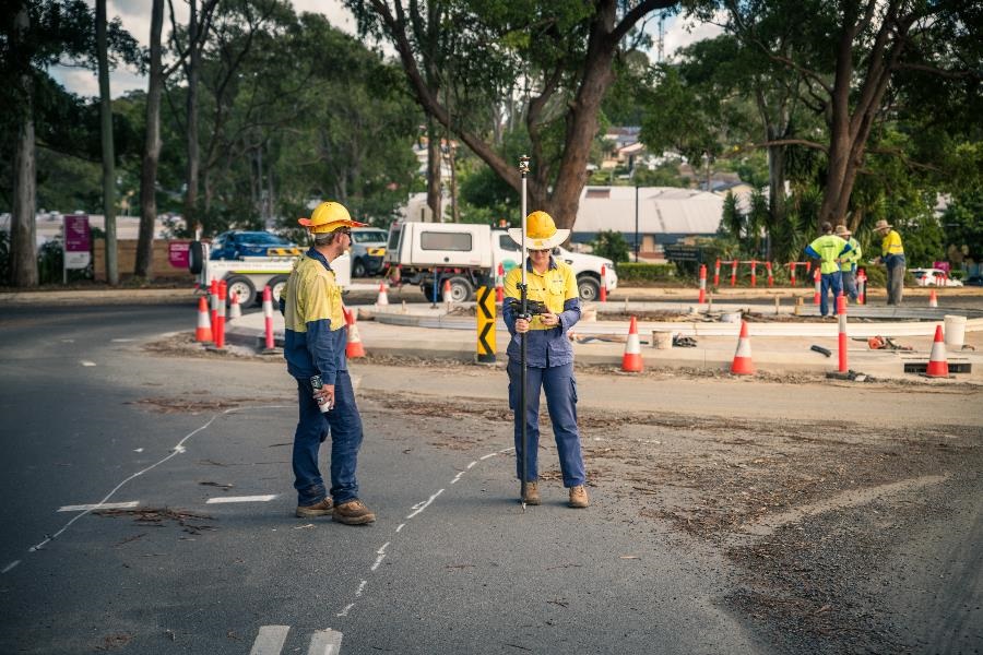 Council staff work on Oliver-Rous-Roundabout