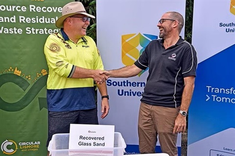 Mayor Steve Krieg shakes hands with Professor Andrew Rose, the Academic Director of Southern Cross University’s ReCirculator Program.